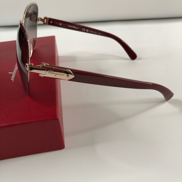 Salvatore Ferragamo Authentic Women’s Bordeaux Oversized Sunglasses ~ Brand New! - Picture 5 of 9